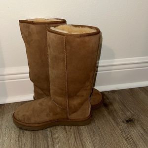 size 7 UGG boots, never worn